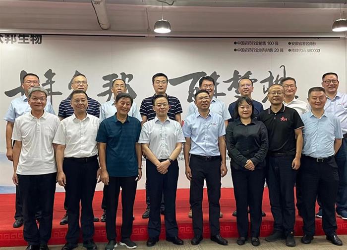 首页>-安商要闻>21日,校领导一行看望了原安徽省商业学校副校长程思